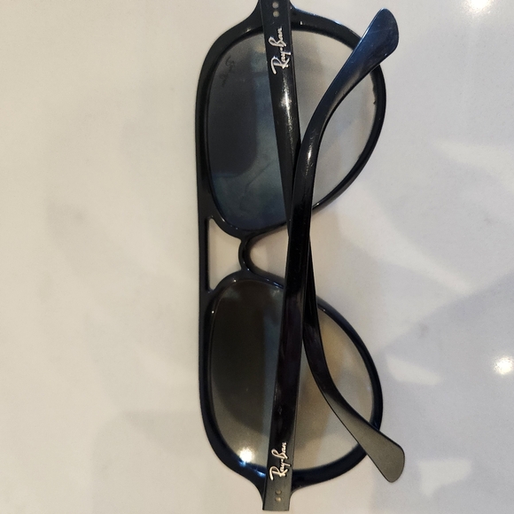 Ray-ban sunglasses - Picture 9 of 10